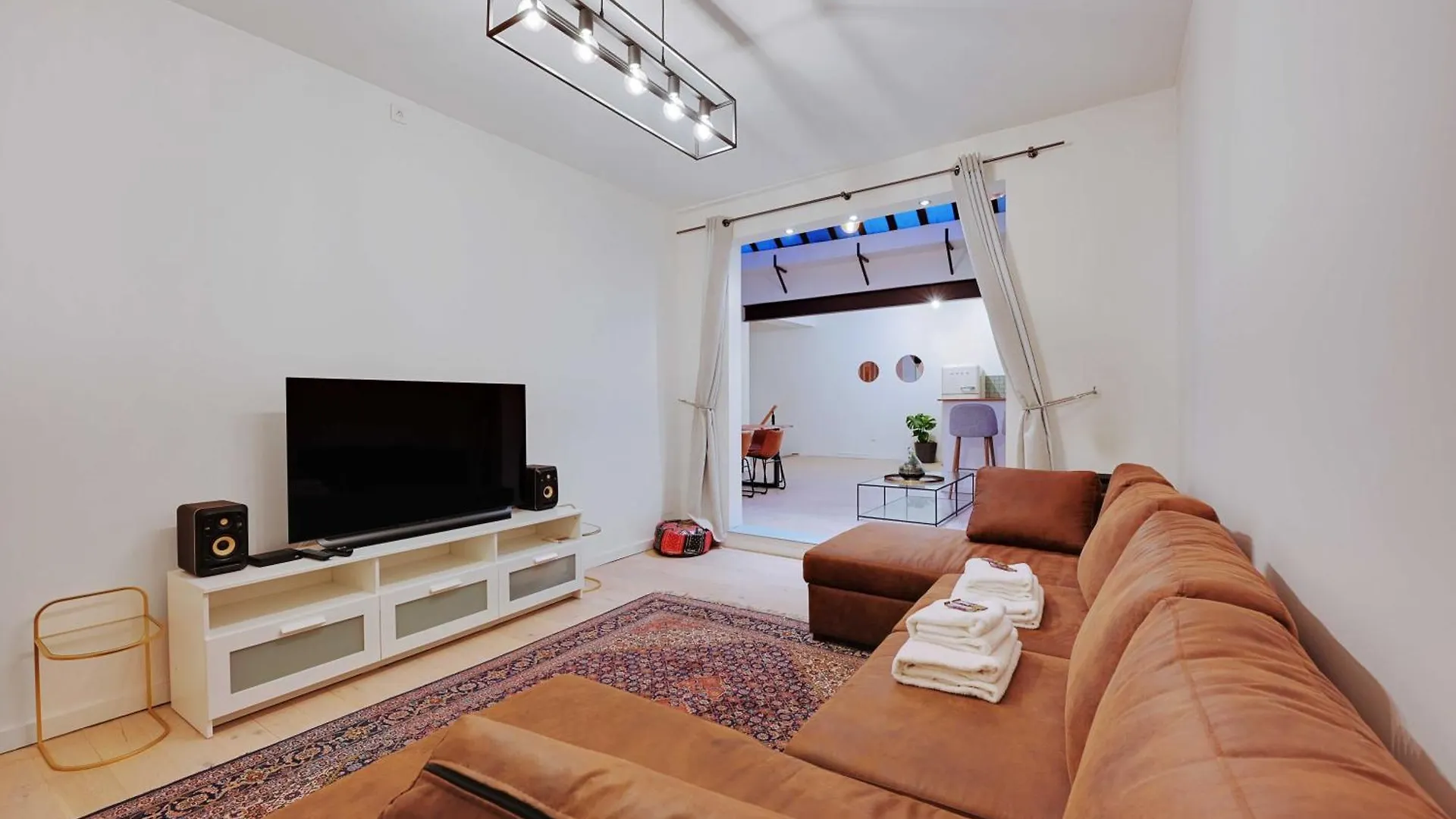 Chic - 2br-6p - Center Of Apartment *
