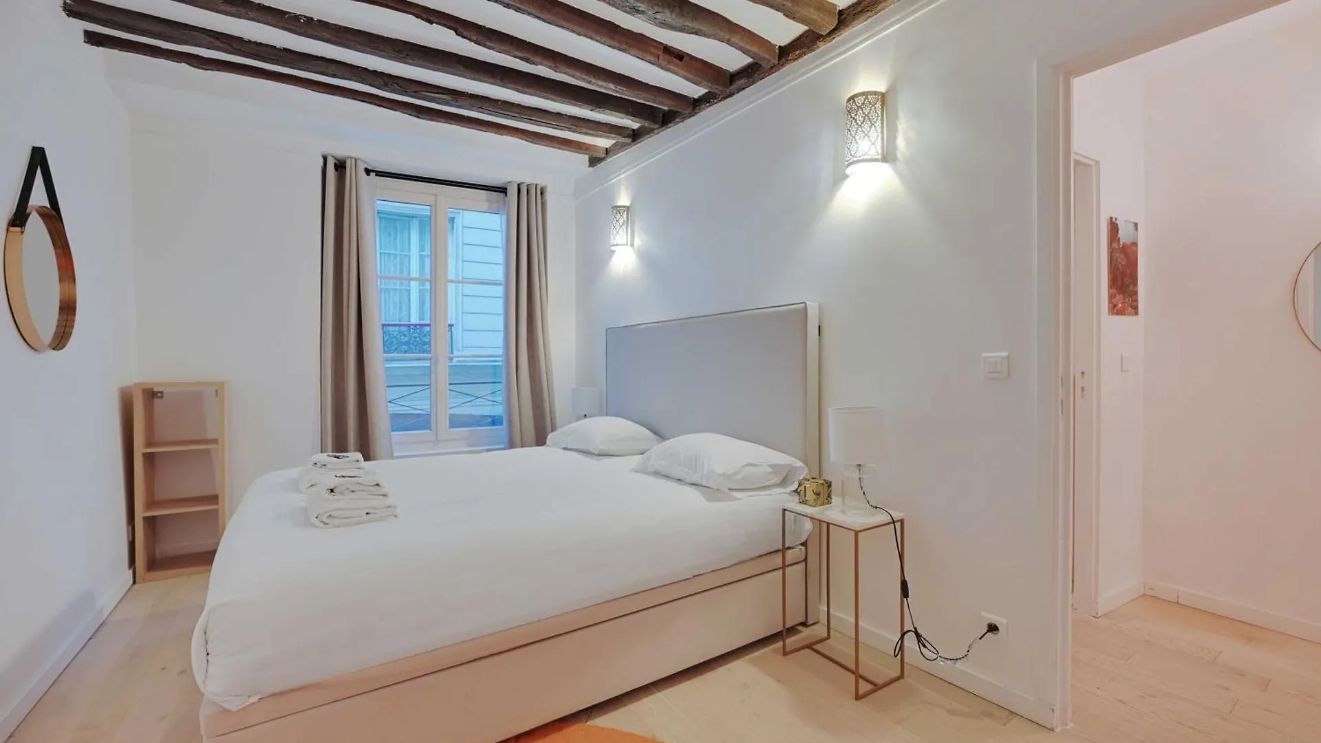 Chic - 2br-6p - Center Of Apartment *
