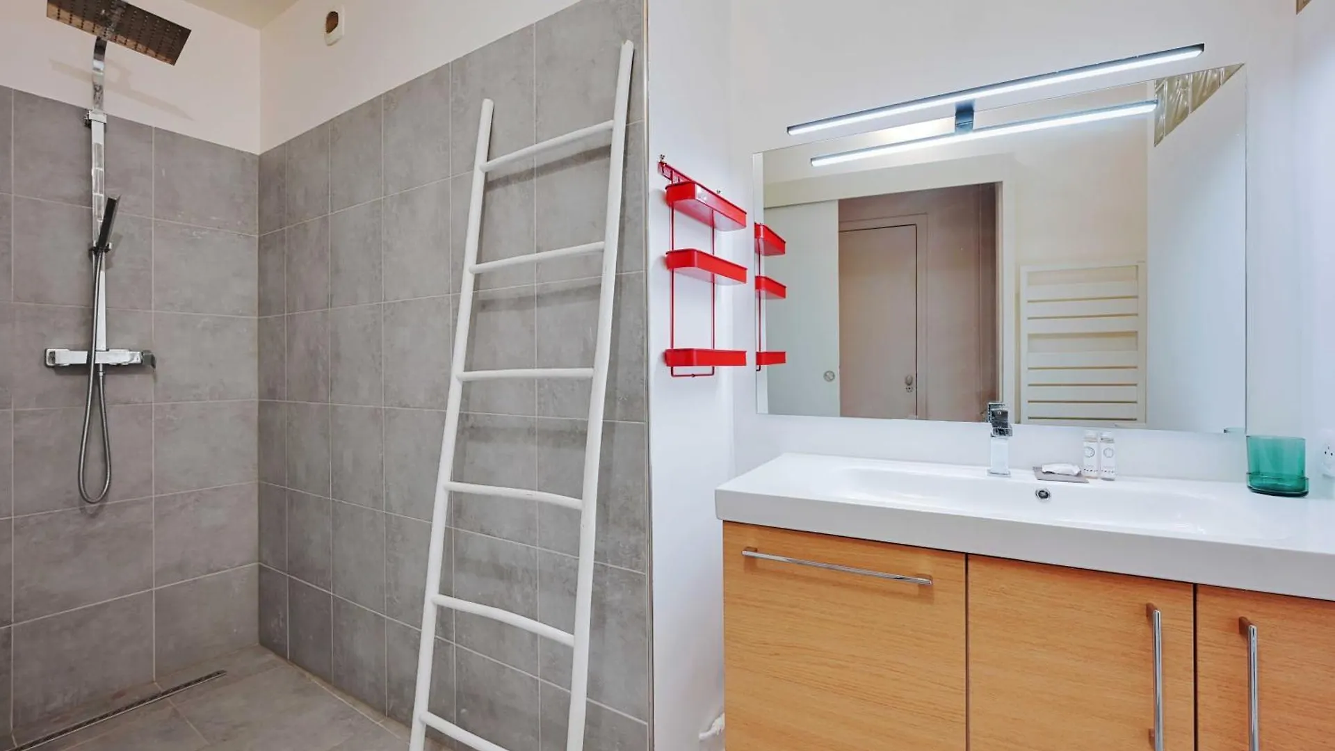 Chic - 2br-6p - Center Of Apartment